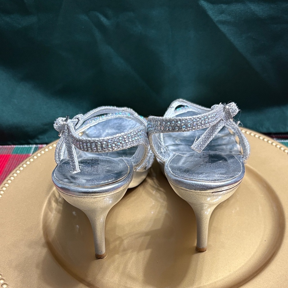 🖤Silver Slippe Elegant Silver Heels🖤 - Picture 4 of 8